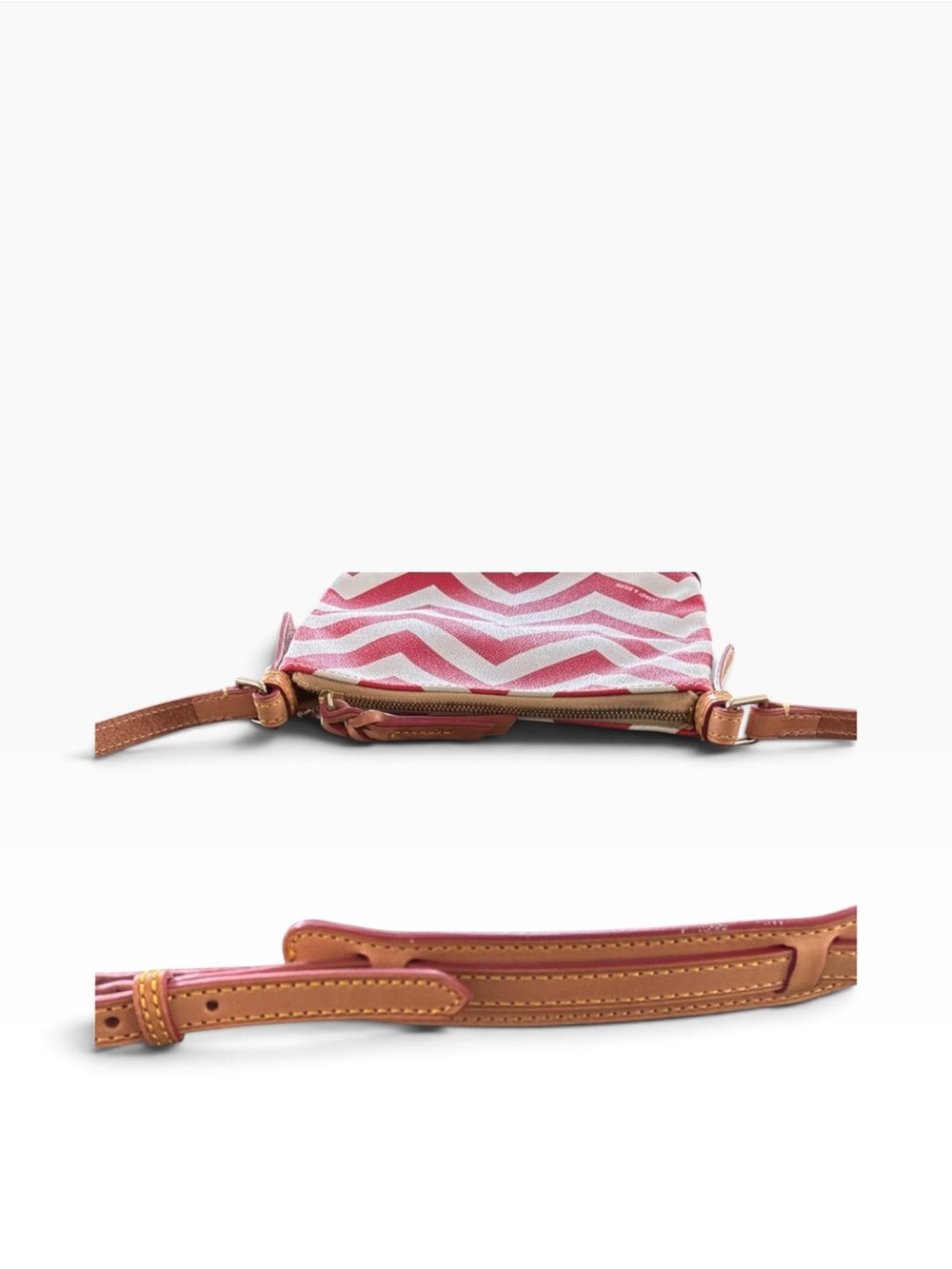Dooney & Bourke Red Chevron Crossbody Letter Carrier Bag Pouchette J7652644 - Picture 9 of 15